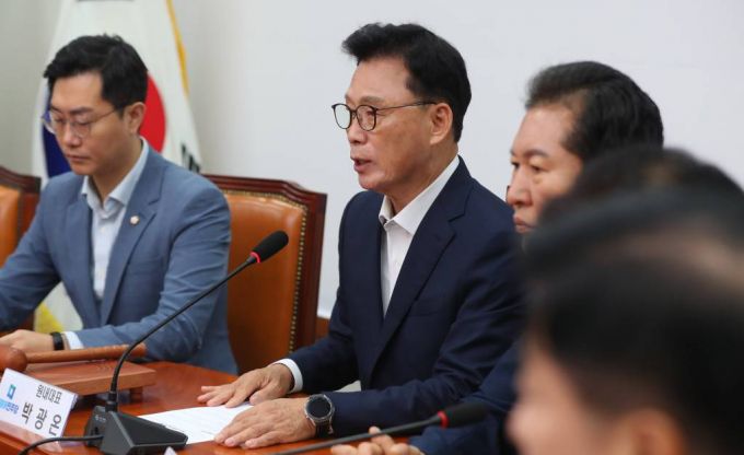 박광온 더불어민주당 원내대표가 2일 오전 서울 여의도 국회에서 열린 최고위원회의에 참석해 발언하고 있다. /사진=뉴시스