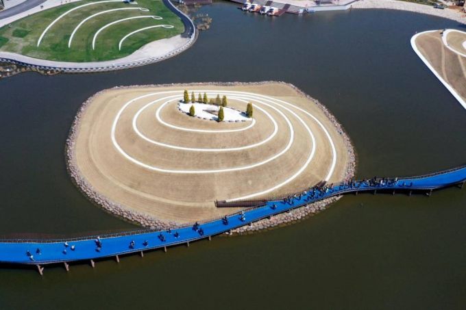 [순천=뉴시스] 이영주 기자 = 2023순천만국제정원박람회 프레스데이가 열린 27일 오후 전남 순천시 순천정원박람회장에서 프레스데이 행사에 참여한 기자들이 박람회장 곳곳을 둘러보고 있다. 2023.03.27.