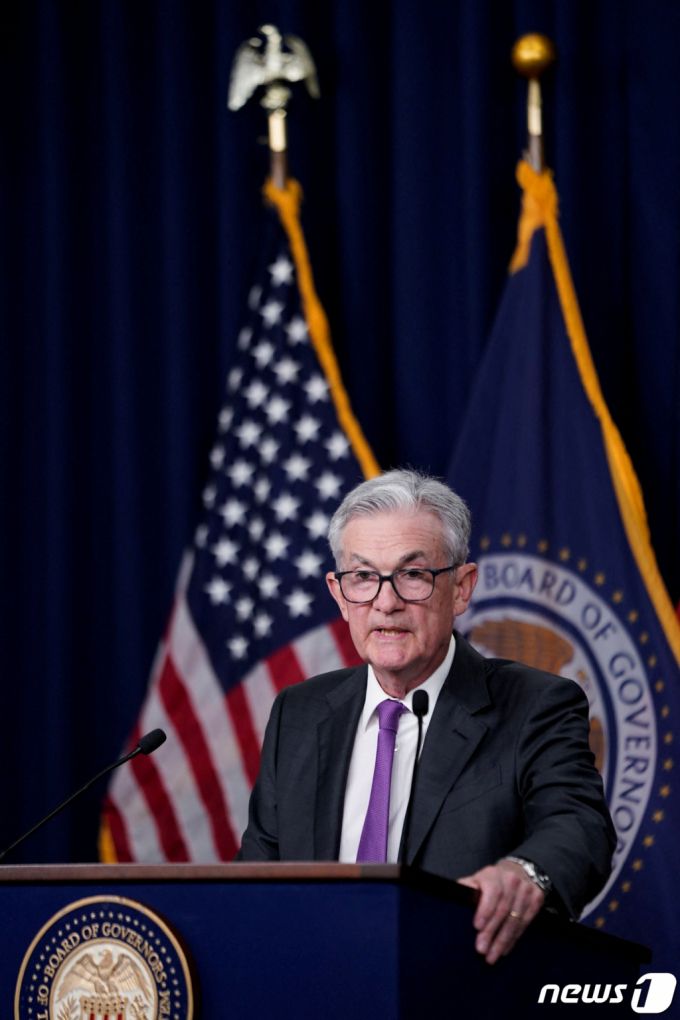 (워싱턴 로이터=뉴스1) 우동명 기자 = 제롬 파월 연방준비제도(Fed) 의장이 26일(현지시간) 워싱턴에서 기준 금리를 0.25%포인트 인상한  FOMC 정례회의를 마친 뒤 기자회견을 갖고 “더이상은 경기침체를 예상하지 않는다”고 밝히고 있다. 2023.7.27  ⓒ 로이터=뉴스1  Copyright (C) 뉴스1. All rights reserved. 무단 전재 및 재배포 금지.