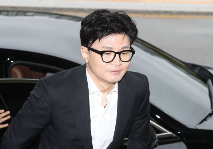 [과천=뉴시스] 황준선 기자 = 한동훈 법무부 장관이 27일 오전 경기 과천시 법무부 청사로 출근하고 있다. 2023.09.27.