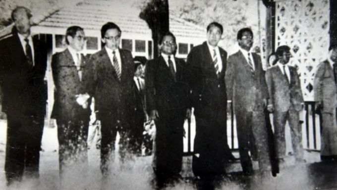 아웅산 묘소 폭탄 테러 직전의 사진. 사진 하단의 뿌연 부분은 사진을 찍은 기자의 혈흔으로 알려졌다. /사진=SBS '꼬리에 꼬리를 무는 그날 이야기 시즌2'