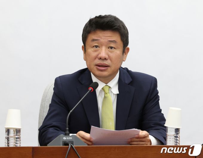 (서울=뉴스1) 송원영 기자 = 유의동 국민의힘 정책위의장이 24일 서울 여의도 국회에서 열린 국정감사대책회의에서 발언을 하고 있다. 2023.10.24/뉴스1  Copyright (C) 뉴스1. All rights reserved. 무단 전재 및 재배포,  AI학습 이용 금지.