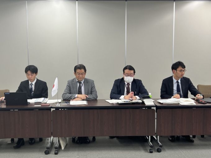 일본 후생노동성 관계자가 지난 15일 고용노동부 공동취재단의 질문에 답변하고 있다. /사진=조규희 기자