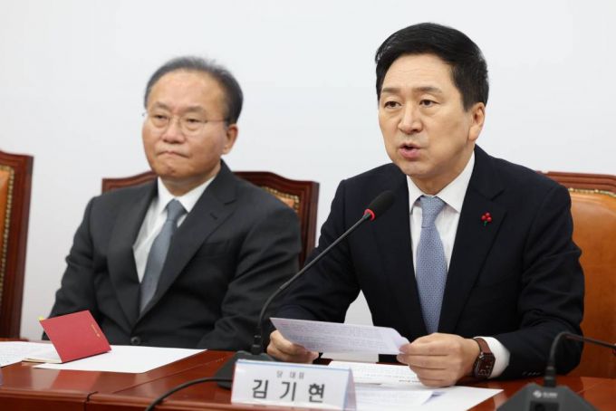 김기현 국민의힘 대표가 4일 오전 서울 여의도 국회에서 열린 최고위원회의에서 발언을 하고 있다. 2023.12.04. /사진=뉴시스