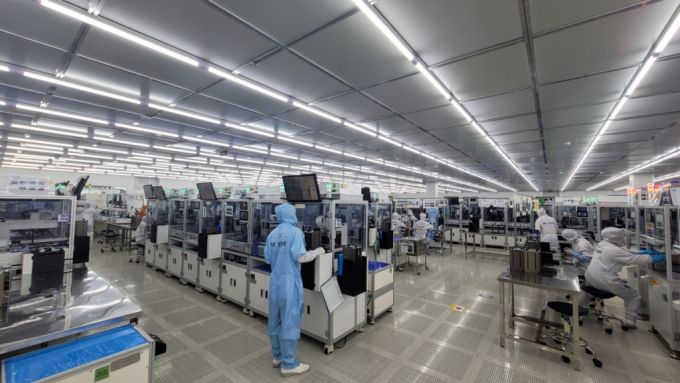 재영비나의 생산설비, 작업장 전체에 탑-다운 방식의 클린룸을 도입했다. /사진제공=재영솔루텍