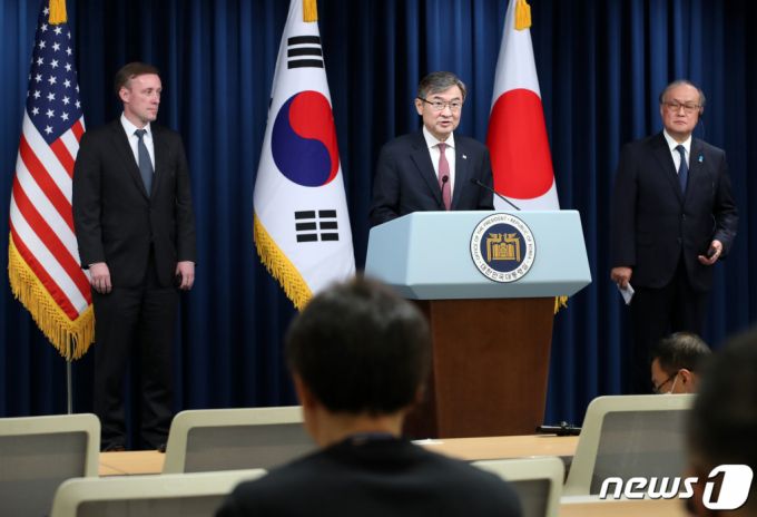 (서울=뉴스1) 오대일 기자 = 조태용 국가안보실장이 9일 용산 대통령실 청사 브리핑룸에서 열린 한미일 안보실장 공동브리핑에서 발언하고 있다. 2023.12.9/뉴스1  Copyright (C) 뉴스1. All rights reserved. 무단 전재 및 재배포,  AI학습 이용 금지.