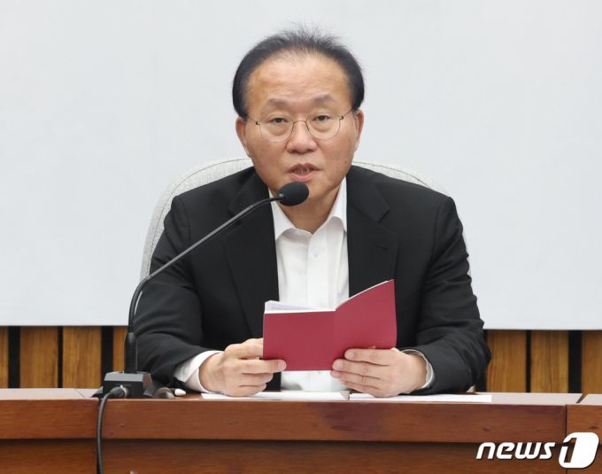 윤재옥 국민의힘 원내대표가 2일 서울 여의도 국회에서 열린 원내대책회의에서 발언을 하고 있다. /사진=뉴스1