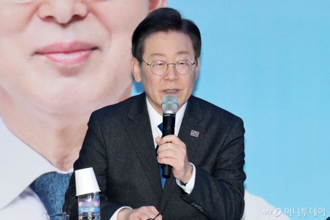 이재명 더불어민주당 대표가 11일 오후 충남 홍성 양승조 후보 선거사무실에서 열린 홍성·예산 후보자 연석회의 및 필승 결의대회에 참석해 발언하고 있다. (공동취재) /사진=뉴스1