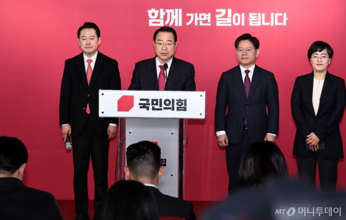 정영환 국민의힘 공천관리위원장이 8일 오전 서울 여의도 중앙당사에서 공천 심사 결과를 발표하고 있다. /사진=뉴스1