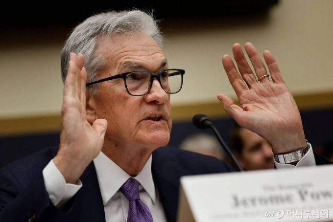 (워싱턴 AFP=뉴스1) 우동명 기자 = 제롬 파월 미국 연준 의장이 6일 (현지시간) 워싱턴 의사당의 하원 금융서비스위원회 청문회에 출석해 "미국 경제가 가까운 미래에 침체에 빠질 증거나 이유는 없다"고 밝히고 있다. 2024.3. 7   ⓒ AFP=뉴스1  Copyright (C) 뉴스1. All rights reserved. 무단 전재 및 재배포,  AI학습 이용 금지. /사진=(워싱턴 AFP=뉴스1) 우동명 기자