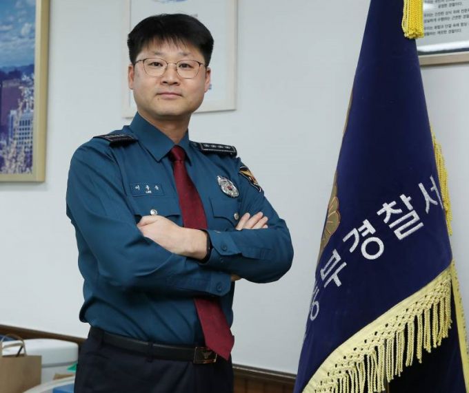 서울 중부경찰서 이용욱 서장 인터뷰 /사진=김휘선 기자 hwijpg@