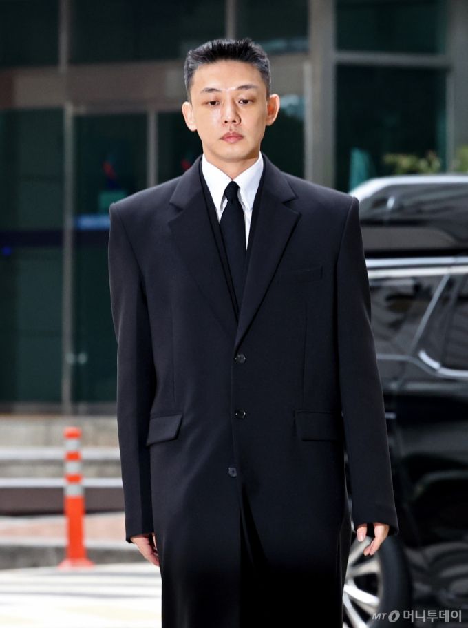 상습 마약 투약 혐의로 기소된 배우 유아인(본명 엄홍식)이 지난달 5일 서울중앙지방법원에서 열린 3차 공판에 출석하고 있다. /사진=뉴시스