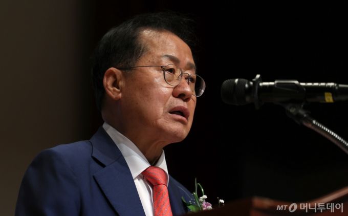 홍준표 대구시장이 11일 대구 달서구 정부대구지방합동청사에서 열린 제105주년 대한민국 임시정부 수립 기념식에서 기념사를 하고 있다. /사진=뉴시스