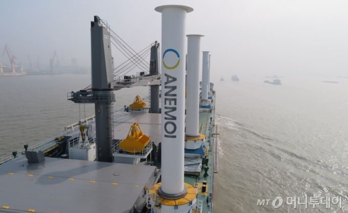 영국 아네모이 마린의 로터세일이 선박에 설치되어었는 모습. /사진제공=아네모이 마린