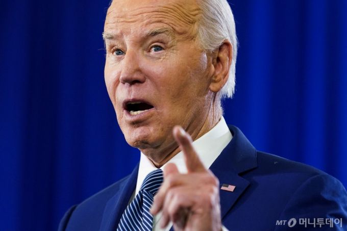 (탬파 로이터=뉴스1) 우동명 기자 = 조 바이든 미국 대통령이 23일(현지시간) 플로리다주 탬파의 힐즈버러 커뮤니티 칼리지에서 열린 선거 행사서 낙태권 복원을 약속하는 연설을 하고 있다. 2024.04.24  ⓒ 로이터=뉴스1  Copyright (C) 뉴스1. All rights reserved. 무단 전재 및 재배포,  AI학습 이용 금지. /사진=(탬파 로이터=뉴스1) 우동명 기자