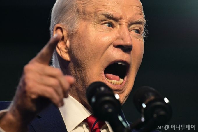 (워싱턴 AFP=뉴스1) 우동명 기자 = 조 바이든 미국 대통령이 24일(현지시각) 워싱턴에서 열린 북미 건축노동조합 입법 컨퍼런스서 연설을 하고 있다. 2024.4.25  ⓒ AFP=뉴스1  Copyright (C) 뉴스1. All rights reserved. 무단 전재 및 재배포,  AI학습 이용 금지. /사진=(워싱턴 AFP=뉴스1) 우동명 기자