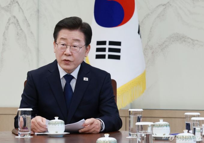 [서울=뉴시스] 전신 기자 = 이재명 더불어민주당 대표가 29일 서울 용산 대통령실 청사에서 열린 윤석열 대통령과의 영수회담에서 발언하고 있다. (대통령실통신사진기자단) 2024.04.29. photo1006@newsis.com /사진=전신