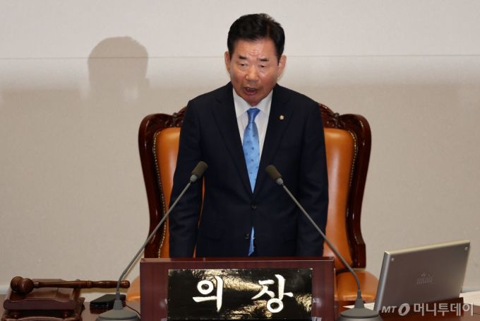 [서울=뉴시스] 조성우 기자 = 김진표 국회의장이 2일 오후 서울 여의도 국회에서 열린 제414회 국회(임시회) 제1차 본회의에서 발언하고 있다. 2024.05.02. xconfind@newsis.com /사진=조성우