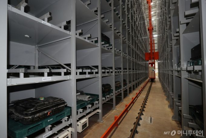 경기 시흥 한국환경공단 수도권 미래폐자원 거점수거센터에 전기차용 사용 후 배터리(폐배터리)가 보관돼 있다. /시흥(경기)=이기범 기자 leekb@