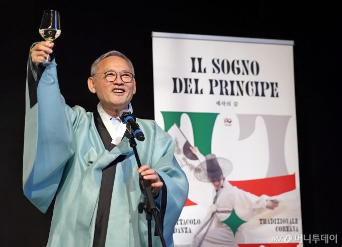 (서울=뉴스1) = 유인촌 문화체육관광부 장관이 4일(현지시간) 이탈리아 로마 아르젠티나 국립극장에서 열린 한국-이탈리아 상호문화교류의 해 개막행사에서 인사말을 하고 있다.(문화체육관광부 제공) 2024.5.5/뉴스1  Copyright (C) 뉴스1. All rights reserved. 무단 전재 및 재배포,  AI학습 이용 금지. /사진=(서울=뉴스1)