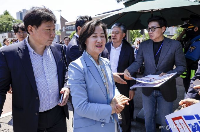[서울=뉴시스] 정병혁 기자 = 추미애 더불어민주당 당선인이 13일 서울 용산구 전쟁기념관 앞에서 열린 채해병특검 관철을 위한 더불어민주당 초선당선인 기자회견에 참석하고 있다. 2024.05.13. jhope@newsis.com /사진=정병혁