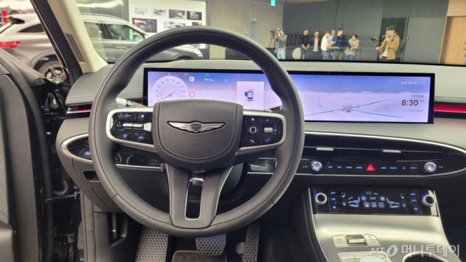 지난 17일 경기 용인 '제네시스 수지'. GV70 부분 변경 모델 내부./사진=김도균 기자