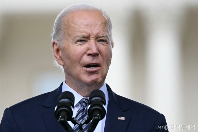 조 바이든 미국 대통령이 15일(현지시간) 워싱턴 의사당 밖에서 열린 국가 평화 경찰 추도식에 참석해 연설을 하고 있다. 2024.05.16  ⓒ AFP=뉴스1