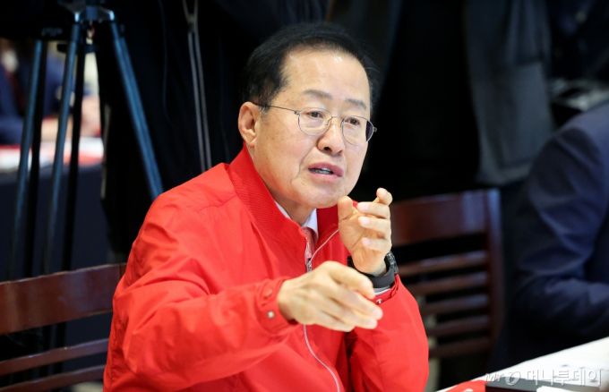 홍준표 대구시장이 대구·경북(TK) 통합론을 띄우면서 광역 지방자치단체 통합론이 전국으로 확산될지 주목된다. /사진=뉴시스