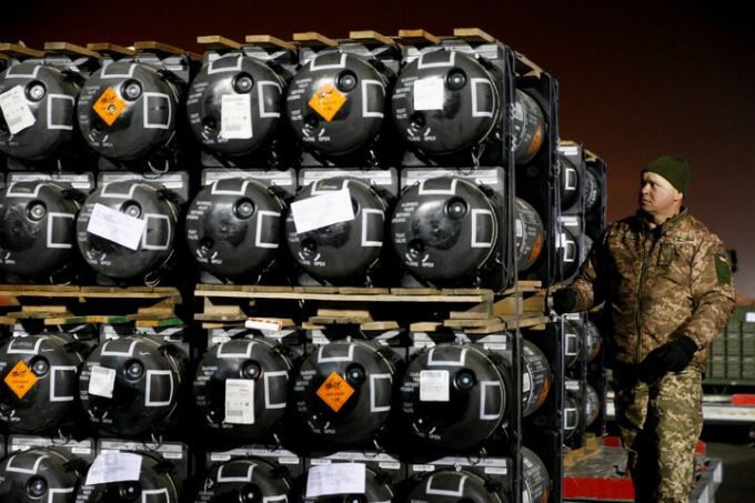 우크라이나 군사지원 목적으로 우크라이나에 보내진 미군의 재블린 대전차 미사일 /로이터=뉴스1