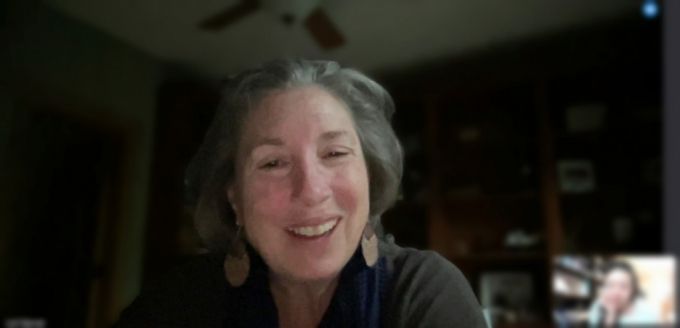 본지 기자와 영상 전화로 인터뷰 중인 로리 가버 전 NASA 부국장의 모습. /사진=박건희 기자