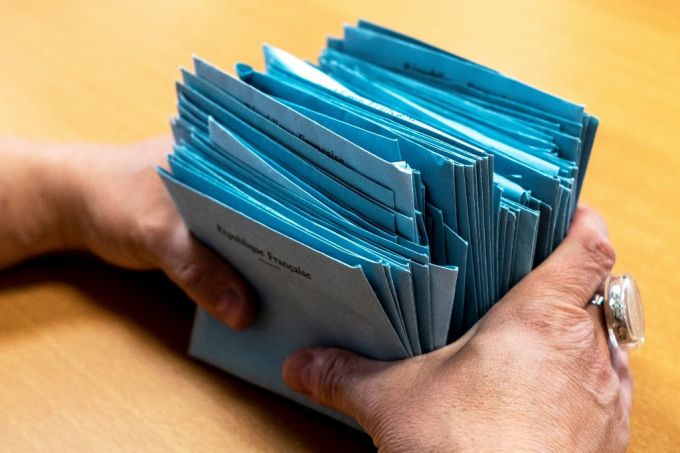 유럽연합(EU)의 입법기관인 유럽의회의 제10대 선거가 오는 6~9일(현지시간) 나흘간 진행될 예정이다. 브렉시트(영국의 EU 탈퇴·2020년) 이후 처음 치러지는 이번 선거에서 EU 회원국 27개국, 유권자 3억7300만명이 의원 720명을 뽑는다. /AFPBBNews=뉴스1