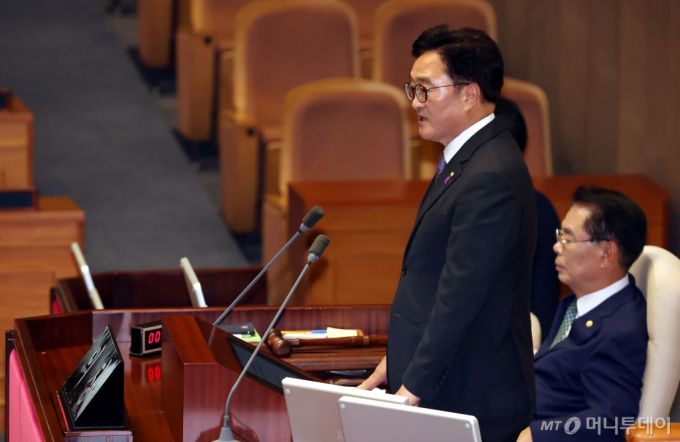 [서울=뉴시스] 조성봉 기자= 우원식 국회의장이 5일 오후 서울 여의도 국회에서 열린 제415회국회(임시회)에서 당선 인사를 하고 있다. 2024.06.05. suncho21@newsis.com /사진=조성봉