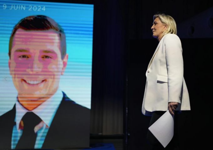 이번 유럽의회 선거에서 프랑스 극우정당인 국민연합이 집권당인 르네상스당에 압승을 거뒀다. /AP=뉴시스