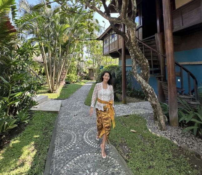 이범수와 이혼 소송 중인 이윤진이 발리에서 인생 2막을 시작한 근황을 알렸다. /사진=이윤진 SNS 캡처