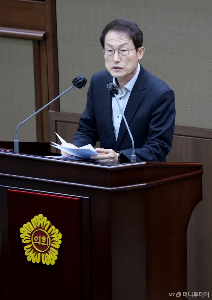 조희연 서울시교육감이 25일 서울 중구 서울시의회에서 열린 제324차 정례회 제4차 본회의에서 서울특별시 학생인권 조례 폐지조례안 재의의 건에 관한 발언을 하고 있다/사진=뉴시스 /사진=김진아