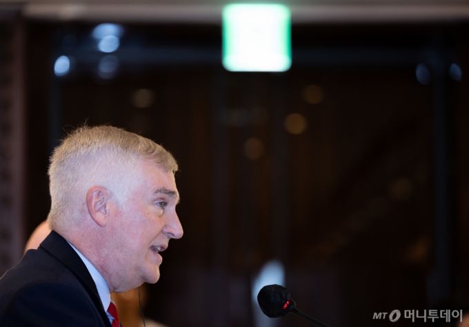 프레드 플라이츠 미국우선주의정책연구소(AFPI) 부소장이 9일 오후 서울 중구 웨스틴조선호텔에서 열린 미디어 인터뷰에서 취재진 질문에 답변하고 있다. / 사진=뉴스1