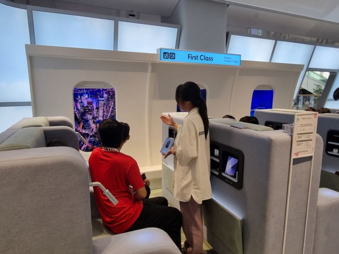 갤럭시 Z폴드6와 버즈3 프로를 체험할 수 있는 퍼스트클래스 존. /사진=배한님 기자