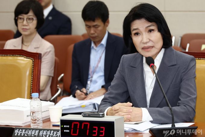 이진숙 방송통신위원장 후보자가 25일 오전 서울 여의도 국회 과학기술정보방송통신위원회에서 열린 인사청문회에서 이훈기 의원의 MBC 용역 계약 관련 질의에 답변하고 있다. 2024.7.25/뉴스1  Copyright (C) 뉴스1. All rights reserved. 무단 전재 및 재배포,  AI학습 이용 금지. /사진=뉴스1