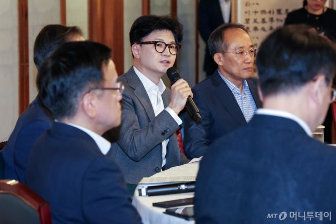 (서울=뉴스1) 민경석 기자 = 한동훈 국민의힘 대표가 18일 오후 서울 종로구 총리공관에서 열린 고위당정협의회에 참석해 모두발언을 하고 있다. 2024.8.18/뉴스1  Copyright (C) 뉴스1. All rights reserved. 무단 전재 및 재배포,  AI학습 이용 금지. /사진=(서울=뉴스1) 민경석 기자