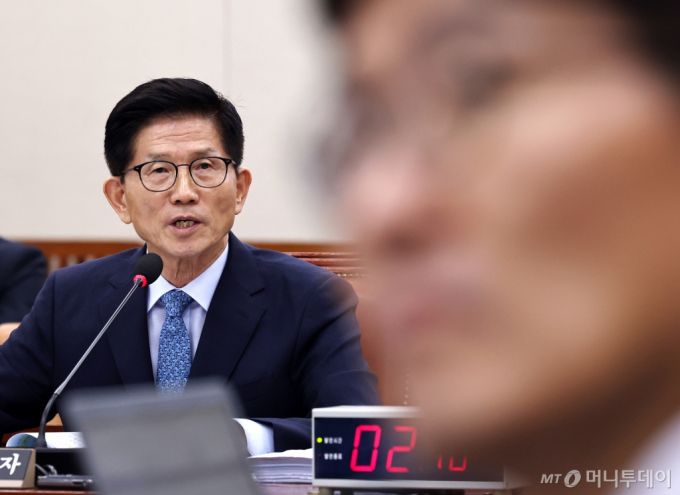 김문수 고용노동부 장관 후보자가 26일 오후 서울 여의도 국회에서 열린 환경노동위원회의 인사청문회에서 질의에 답변하고 있다. 2024.8.26/뉴스1  Copyright (C) 뉴스1. All rights reserved. 무단 전재 및 재배포,  AI학습 이용 금지.