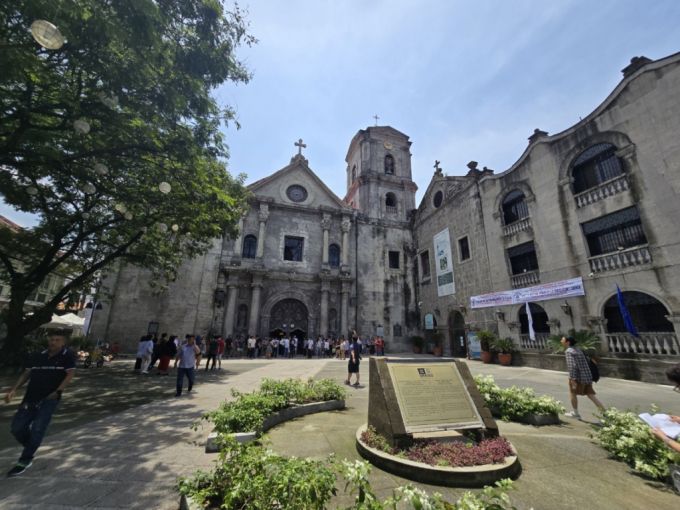 1993년 유네스코 세계유산에 등재된 산 아구스틴 성당의 바로크 양식 외관 전경.