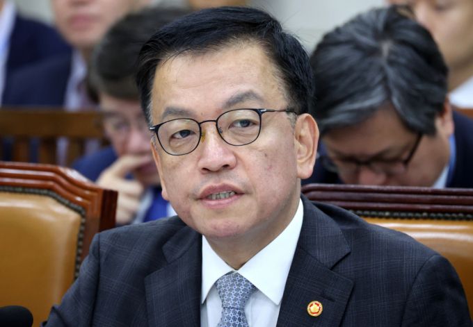 최상목 부총리 겸 기획재정부 장관이 11일 오전 서울 여의도 국회에서 열린 기획재정위원회의 기획재정부에 대한 국정감사에서 의원 질문에 답변하고 있다./사진제공=뉴시스