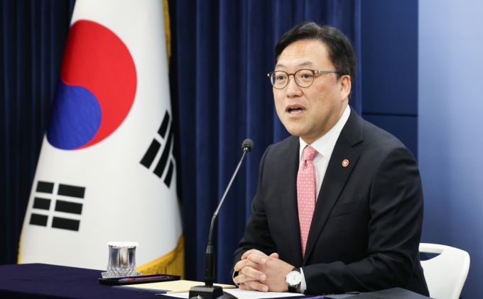 김병환 금융위원장이 지난달 30일 서울 종로구 정부서울청사에서 열린 출입기자단 간담회에서 모두발언을 하고 있다. /사진=뉴스1.