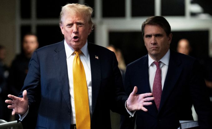 5월 29일(현지시간) 도널드 트럼프 전 미국 대통령이 뉴욕 맨해튼지방법원에서 열린 '성추문 입막음' 의혹 사건 재판 종료 후 입장을 밝히고 있다. /로이터=뉴스1