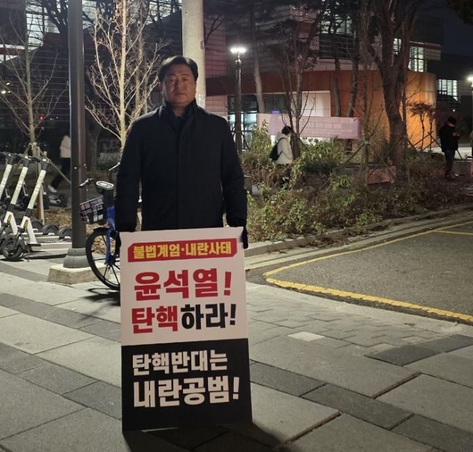 1인 시위에 나선 임병택 시장. /사진=독자제공