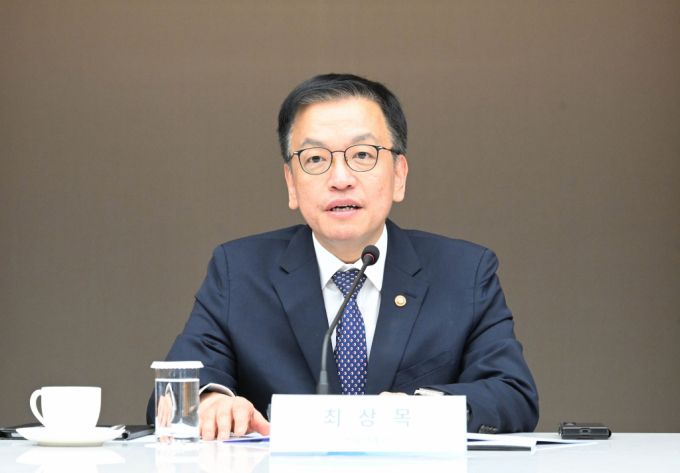 최상목 부총리 겸 기획재정부 장관이 16일 서울 중구 대한상공회의소에서 열린 '경제6단체장 간담회'에서 모두발언을 하고 있다./사진제공=기재부