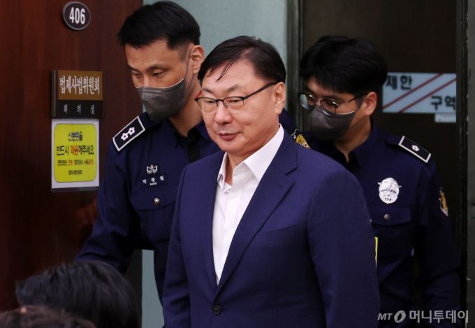 [서울=뉴시스] 조성우 기자 = 이화영 전 경기도 평화부지사가 2일 오전 서울 여의도 국회에서 열린 법제사법위원회의 박상용 검사 탄핵소추사건 조사 청문회에서 참석하고 있다. 2024.10.02. xconfind@newsis.com /사진=조성우