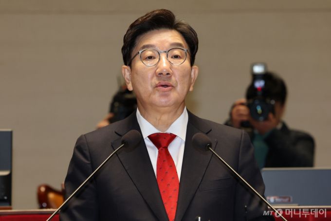 권성동 국민의힘 대표 권한대행 겸 원내대표가 24일 오전 서울 여의도 국회에서 열린 의원총회에서 발언하고 있다. 2024.12.24/사진=뉴스1 /사진=(서울=뉴스1) 이광호 기자