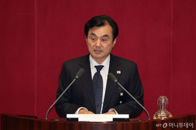 [서울=뉴시스] 권창회 기자 = 31일 오후 서울 여의도 국회에서 열린 제420회국회(임시회) 제3차 본회의에서 안규백 국조특위 위원장이 윤석열 정부의 비상계엄 선포를 통한 내란 혐의 진상규명 국정조사계획서 승인의 건에 대해 제안설명을 하고 있다. 2024.12.31. kch0523@newsis.com /사진=권창회