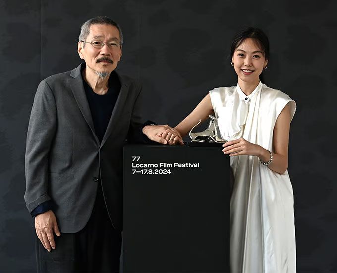 영화감독 홍상수와 배우 김민희가 지난해 8월 17일(현지시간) 스위스 로카르노에서 열린 제 77회 로카르노 영화제의 포토콜 행사에 참석했다. /로이터=뉴스1